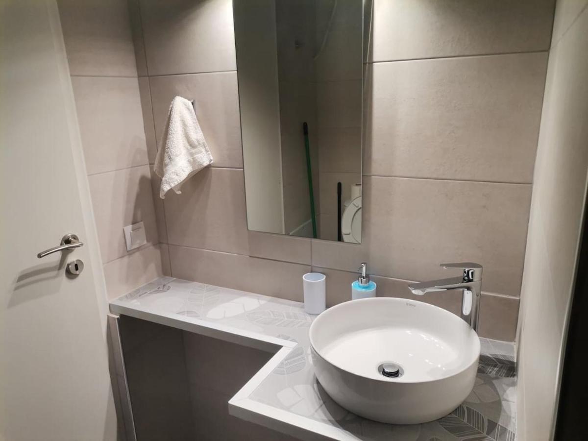 Blue Central Apt 10 Min To The Port/ Wash Machine Lavrion Ngoại thất bức ảnh