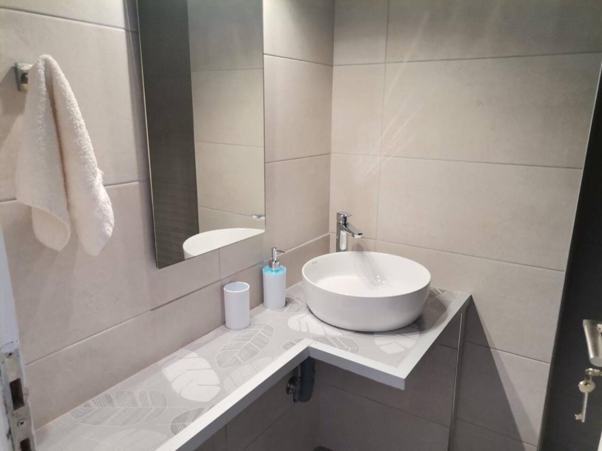 Blue Central Apt 10 Min To The Port/ Wash Machine Lavrion Ngoại thất bức ảnh